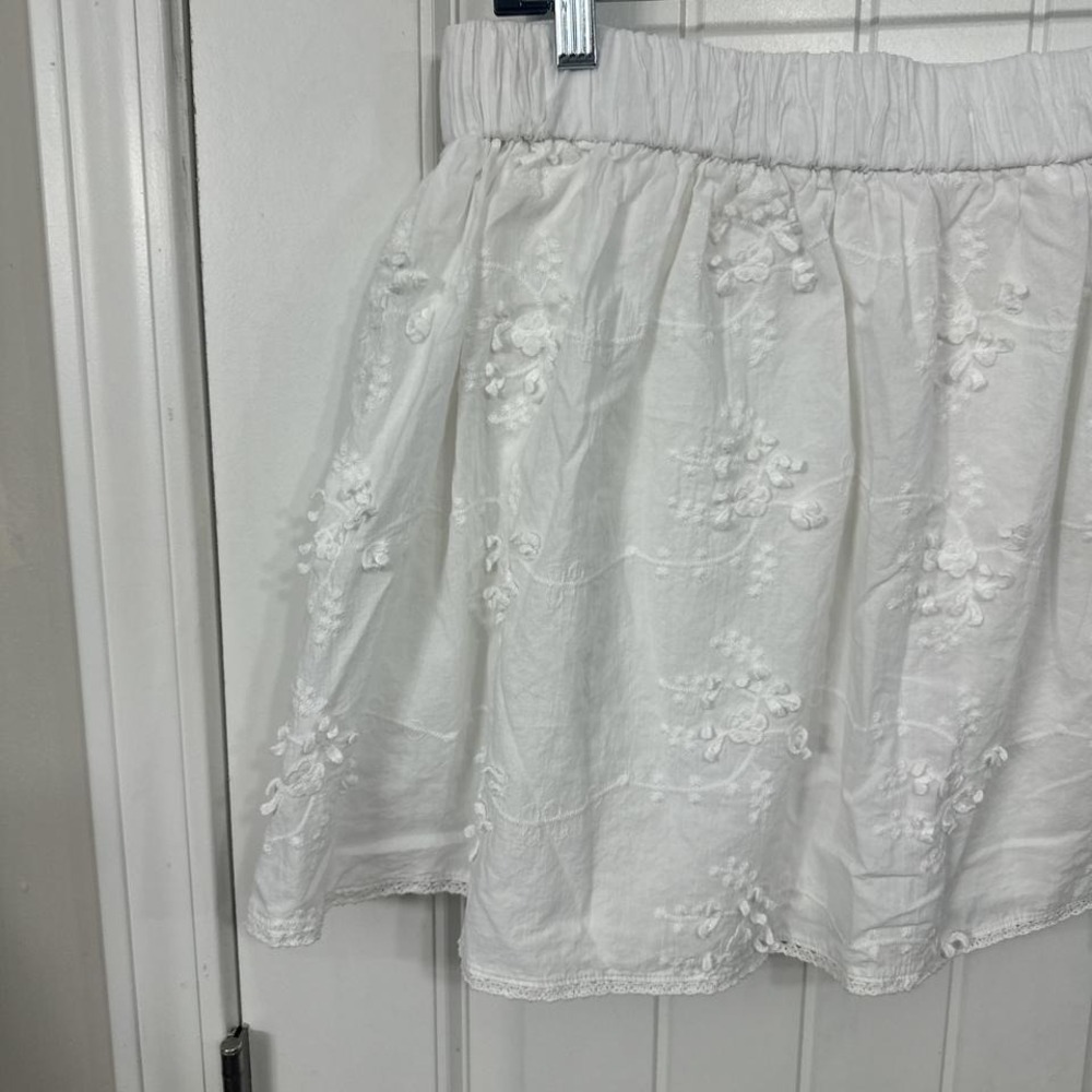 Cottagecore white corset waist embroidered floral appliqué mini skirt. L - Picture 5 of 8